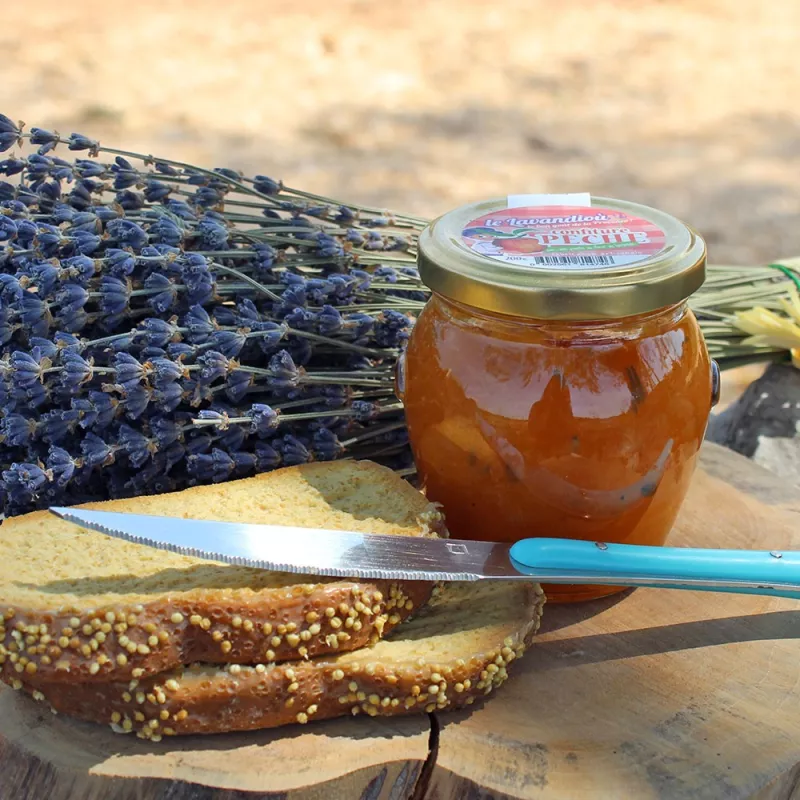 Confiture à la pêche et à la lavande